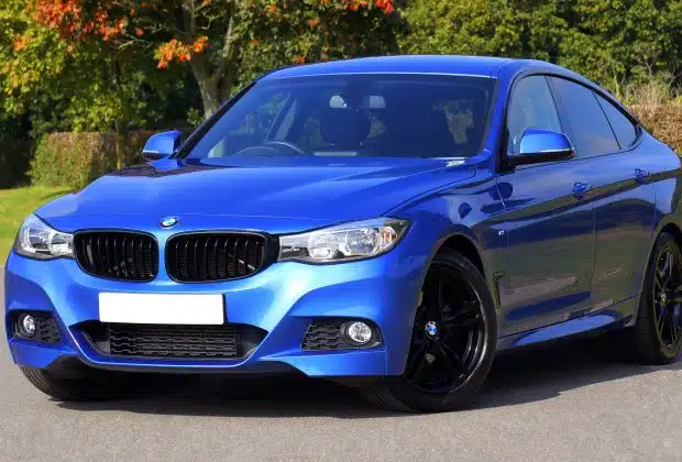 berline-bmw-bleue